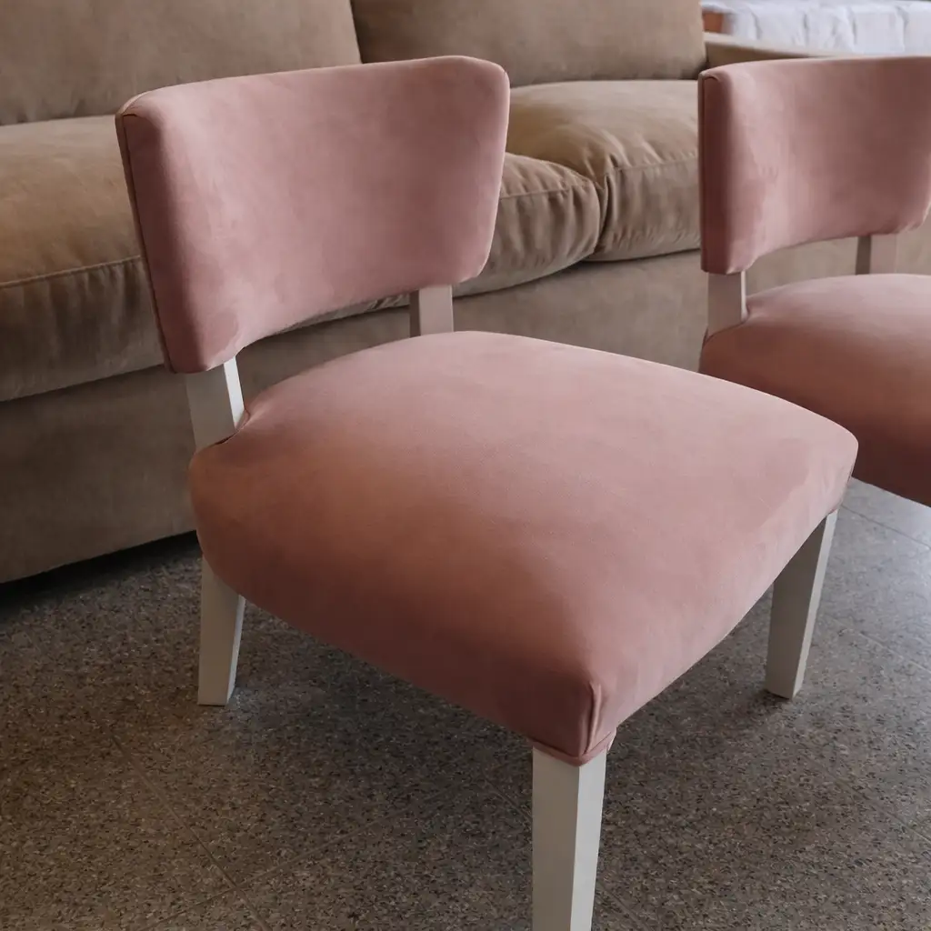 Tapizado de sillas modernas en pana rosa