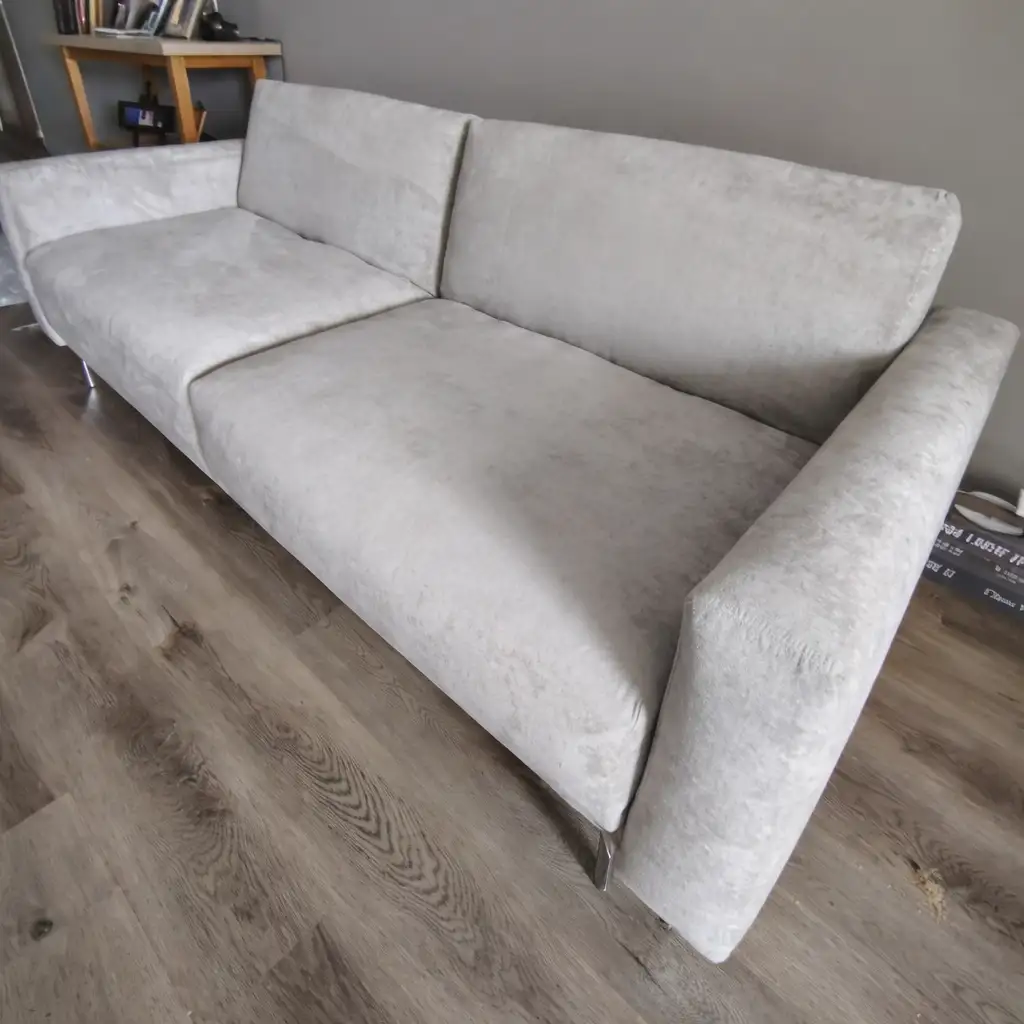 Retapizado de sillón en tela gris claro en Córdoba