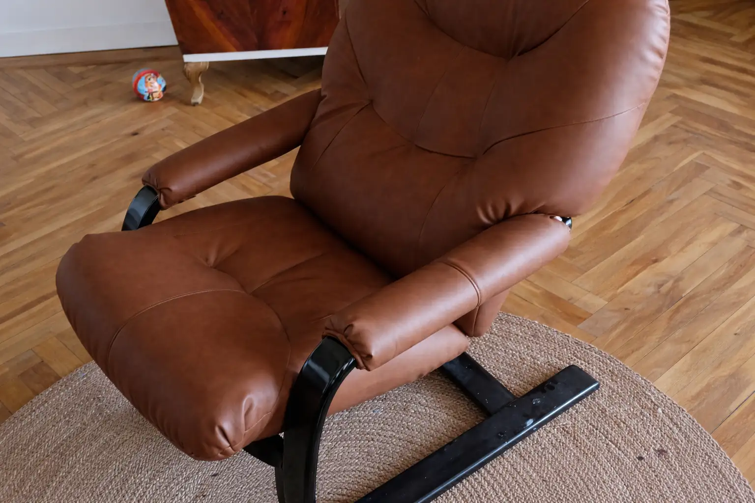 Retapizado de sillón reclinable en cuero marrón