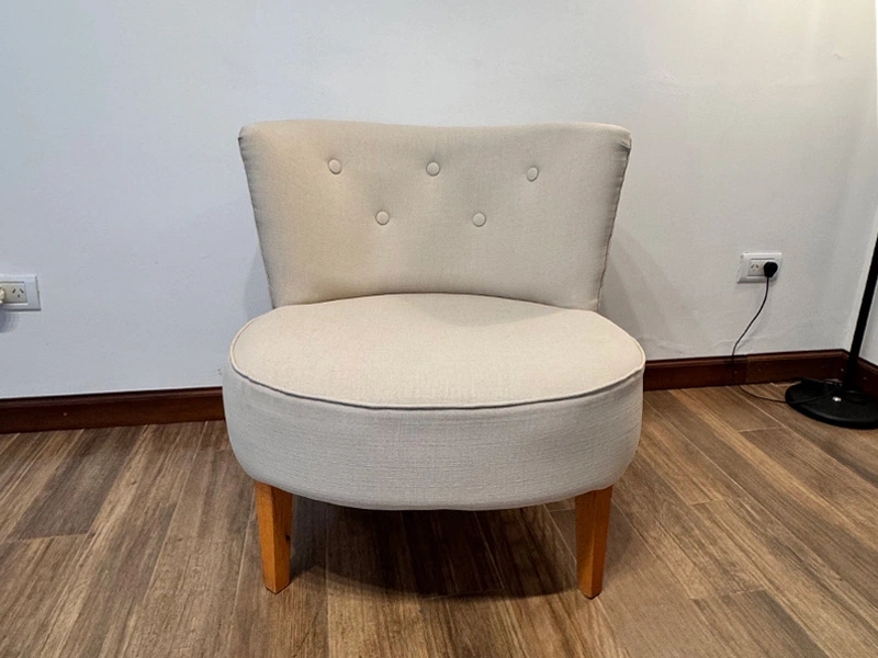 Tapizado de sillon de un cuerpo en tela beige - Tapiceria Cordoba